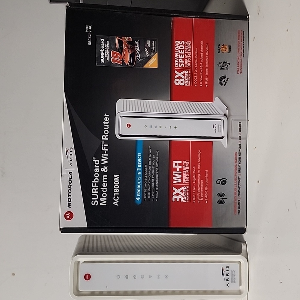 Motorola Surfboard Modem & WiFi Router AC1800, used great condition 4 in 1